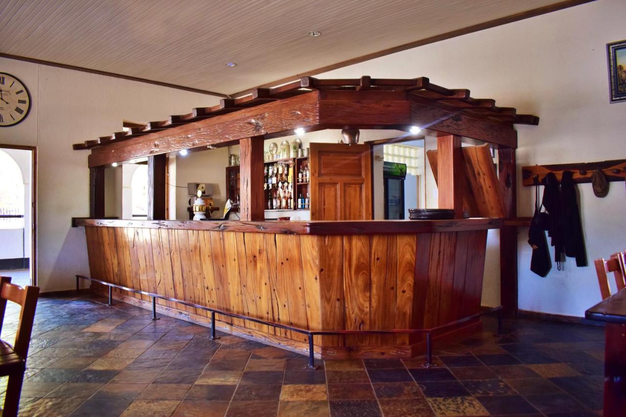 Central Hotel オマルル エクステリア 写真